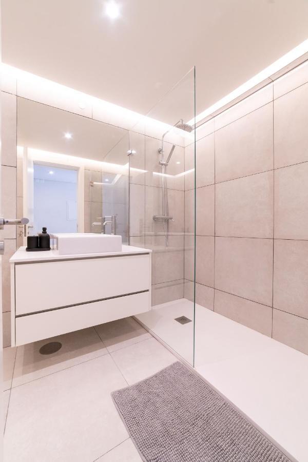 Lusiadas 53 2ºd - Beautiful Two-Bedroom Apartment Lisbon Exterior photo
